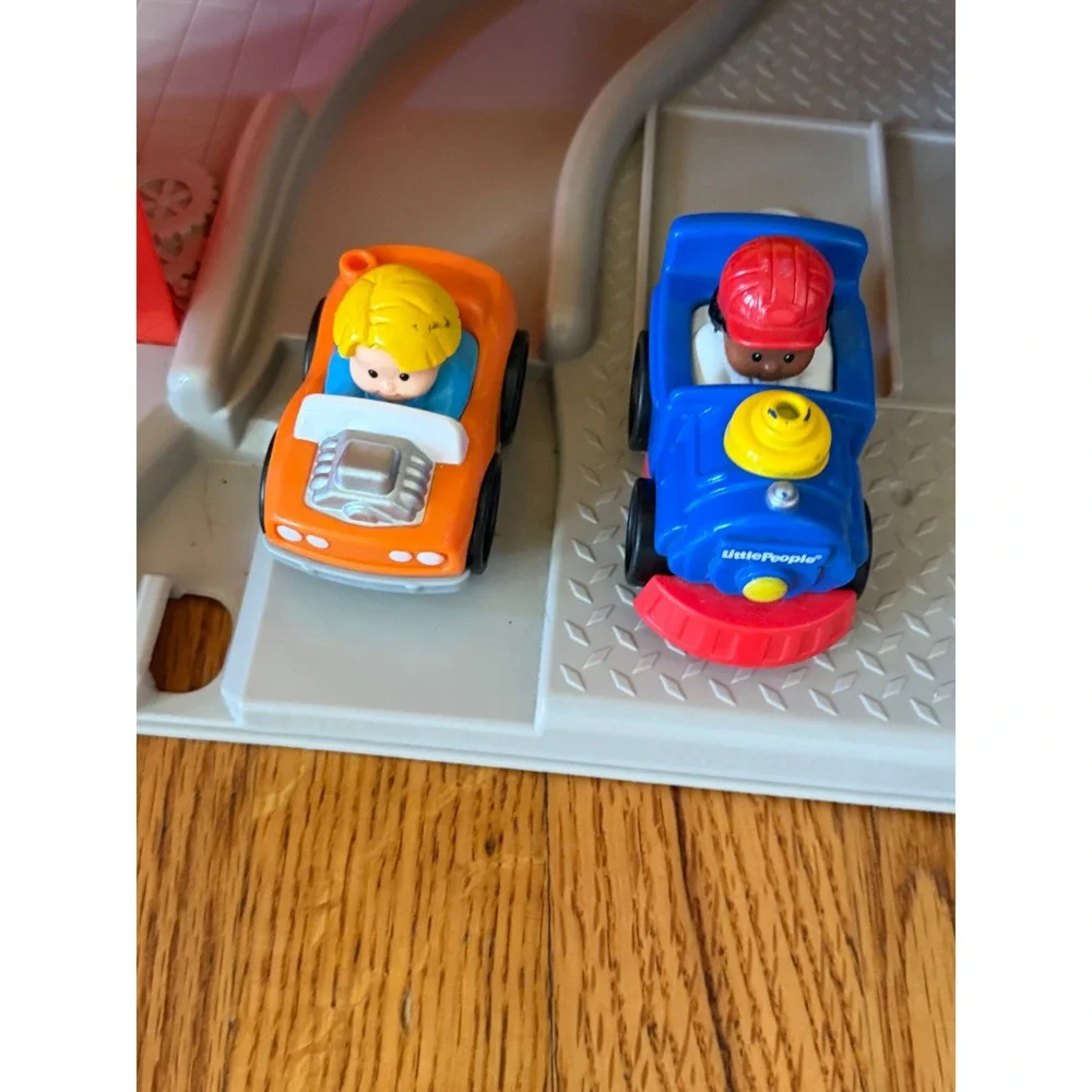 Fisher-Price Little People Sit n Stand Skyway Transforming wheelies Tower